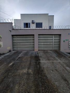 Casa com 2 vagas de garagem em Condomínio Fechado