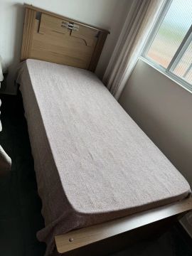 Cama + colchão seminovos 
