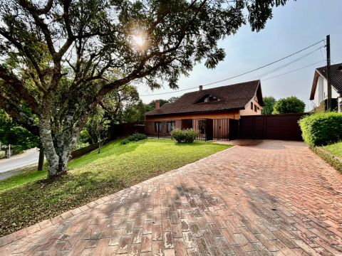 Belíssima casa à venda Campina do Siqueira  - Única e Exclusiva