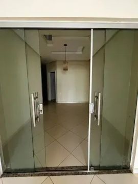 CASA RECÉM REFORMADA EM EXCELENTE LOCALIZAÇÃO