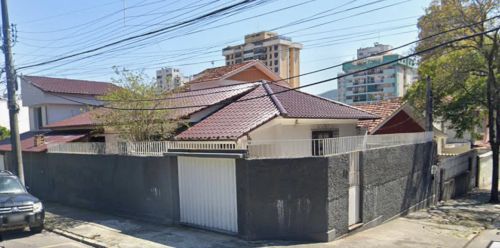 Alugo Casa 3 quartos, ótima localização, Prox Sup. Mundial