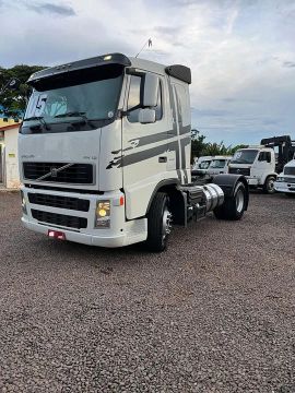 Caminhão Volvo FH 12 - 4x2 - Excelente estado