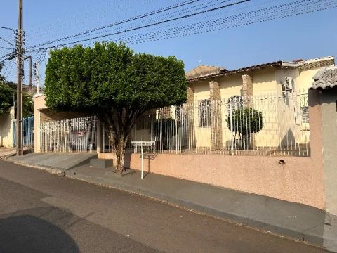 Vende se casa na Vila Industrial próximo ao centro