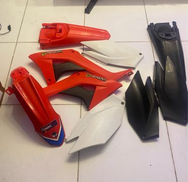 VENDO PLÁSTICOS/CARENAGEM CRF 250F