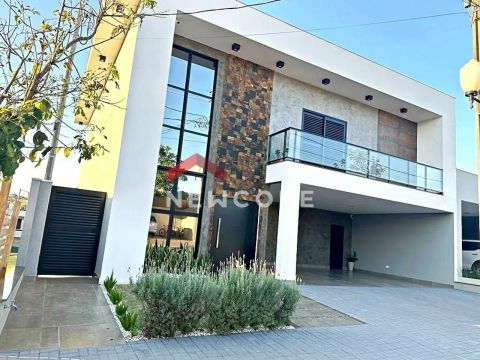 Casa de condomínio em Rua Pioneiro Carlos Bulla - Jardim Paraíso - Maringá/PR