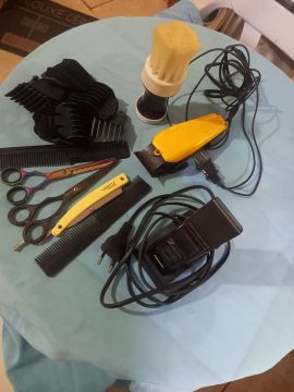 Movéis e equipamemtos para salão de cabeleireiro.