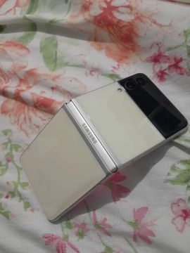Samsung Galaxy Z Flip 3 