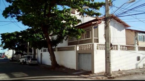 Casa para aluguel e venda tem 390 metros quadrados com 4 quartos em Amaralina - Salvador -