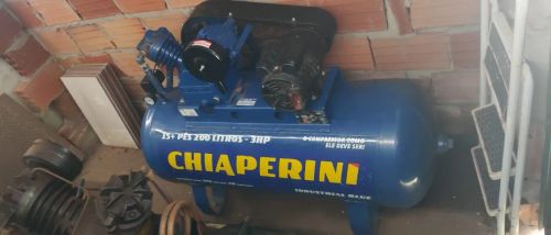 Compressor Chiaperini 15 pés 200L trifásico 3cv