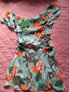 Vestido e roupas
