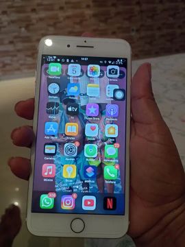 iPhone 8 Plus - 64GB - Dourado