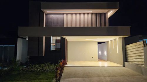 Casa em Condomínio Fechado em Parnamirim - 4 Suítes - 161m²