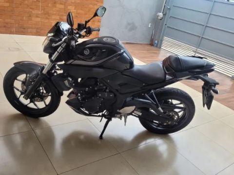 Moto Yamaha com 9.600km - Impecável!
