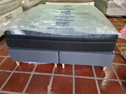 Cama Box Queen com Colchão Novo
