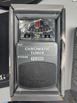Afinador de Guitarra/Baixo Behringer TU300