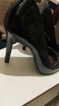Vendo Scarpin. Aceito cartão via aproximação. Parcelo com taxa.