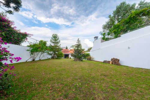 Imóvel para venda possui 422 metros quadrados com 4 quartos em Jardim Social - Curitiba - 
