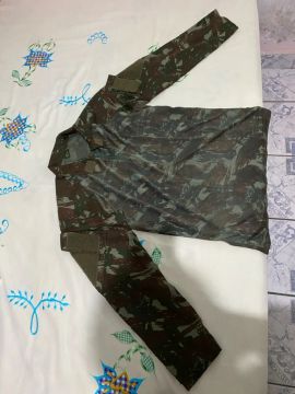 Camisa camuflada militar