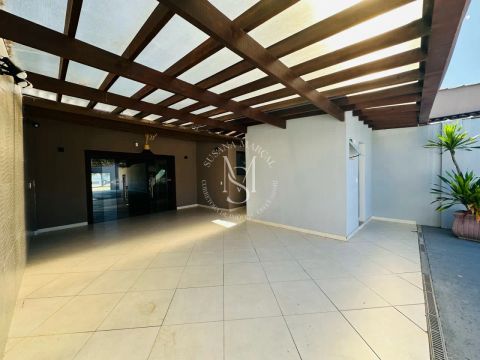 Espaço Exclusivo Pé na Areia com Vista Maravilhosa e Estrutura Sofisticada