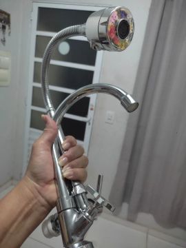 2Torneira de Cozinha com Chuveiro - Nova 