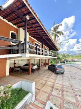 Sítio para Venda em Atibaia, Portão, 5 dormitórios, 3 suítes, 4 banheiros, 4 vagas