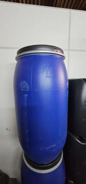 Vendo bombonas/embalagens de 200L, 170L e 50L.