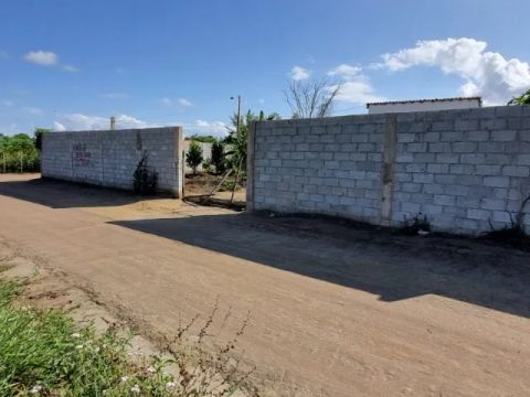 Terreno com casa simples no CAPINAL