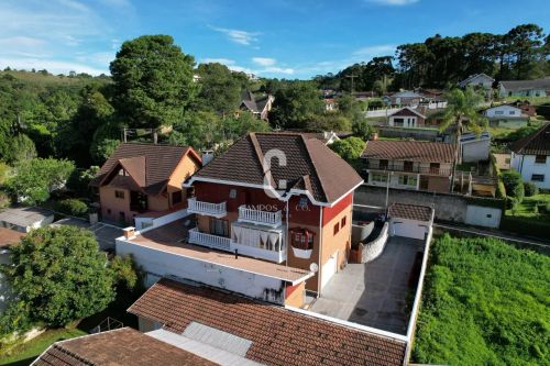 Casa Aconchegante e Elegante, com Localização Privilegiada