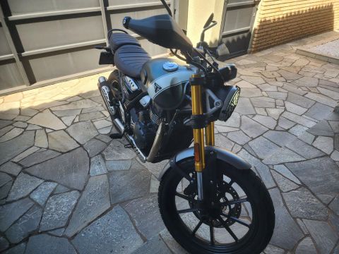 Moto trimph Scrambler 400