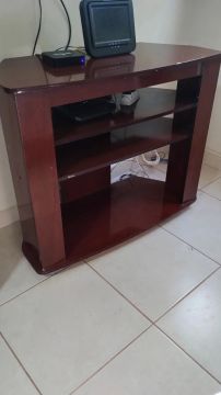 Mesa de TV em Madeira Maciça