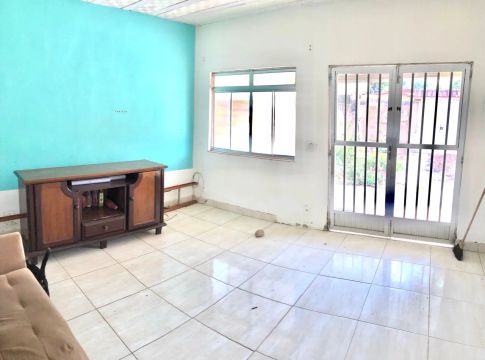 Vendo casa com terreno 10x20m