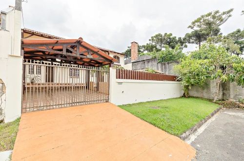 Sobrado com 200m² e 5 quartos no Ecoville