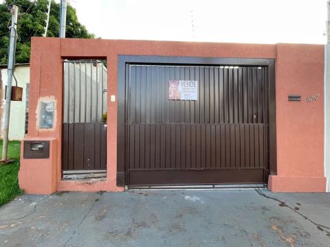 Casa bem localizada Vila Marli