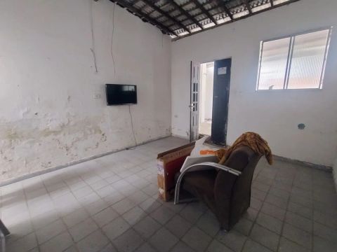CASA EM JARDIM UCHOA