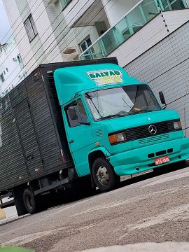Caminhão Baú mb 710 