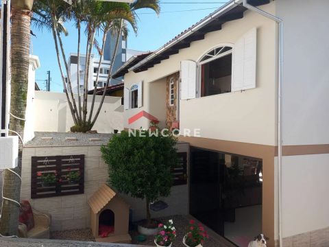 Casa em rua adolfo sandrini - Presidente Vargas - Içara/SC