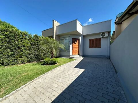 Casa geminada de 59 m² com 02 dormitórios localizada em Sapiranga