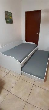 Vendo Bicama com 2 colchões 