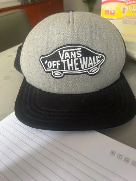 Boné Vans Off The Wall - Cinza e Preto