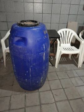 Tambor de água azul 240 litros
