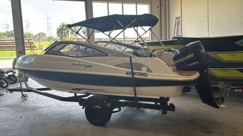 Lancha Focker 200 + motor 135hp Mercury 