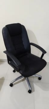 Cadeira Modelo Diretor em couro/tecido