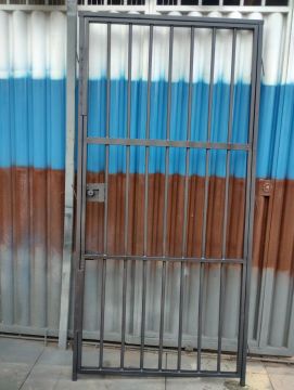 Grade 2.08x1.01 com fechadura 