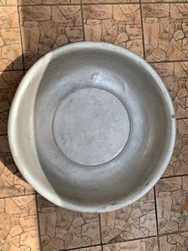 Bacia de alumínio grande 