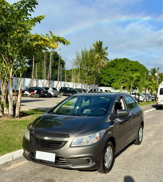 ONIX 1.0 LT 2015 multimídia
