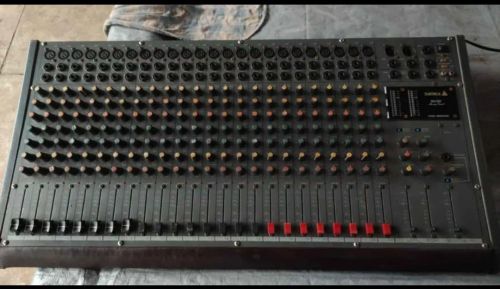 Mesa de som Samick SM-242