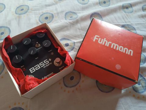 Pedal de Pré-Amplificador de Baixo Fuhrmann Bass+