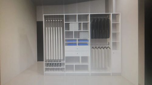 Armário de organização branco com prateleiras e gavetas