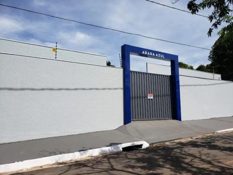 <br><br>Aluga se casa em condomínio no bairro jardim gramado R$1.250,00