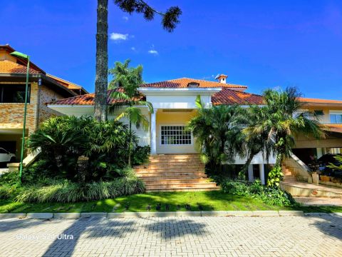 Casa de Condomínio com 5 quartos à venda por R$ 3300000.00, 471.00 m2 - AHU - CURITIBA/PR